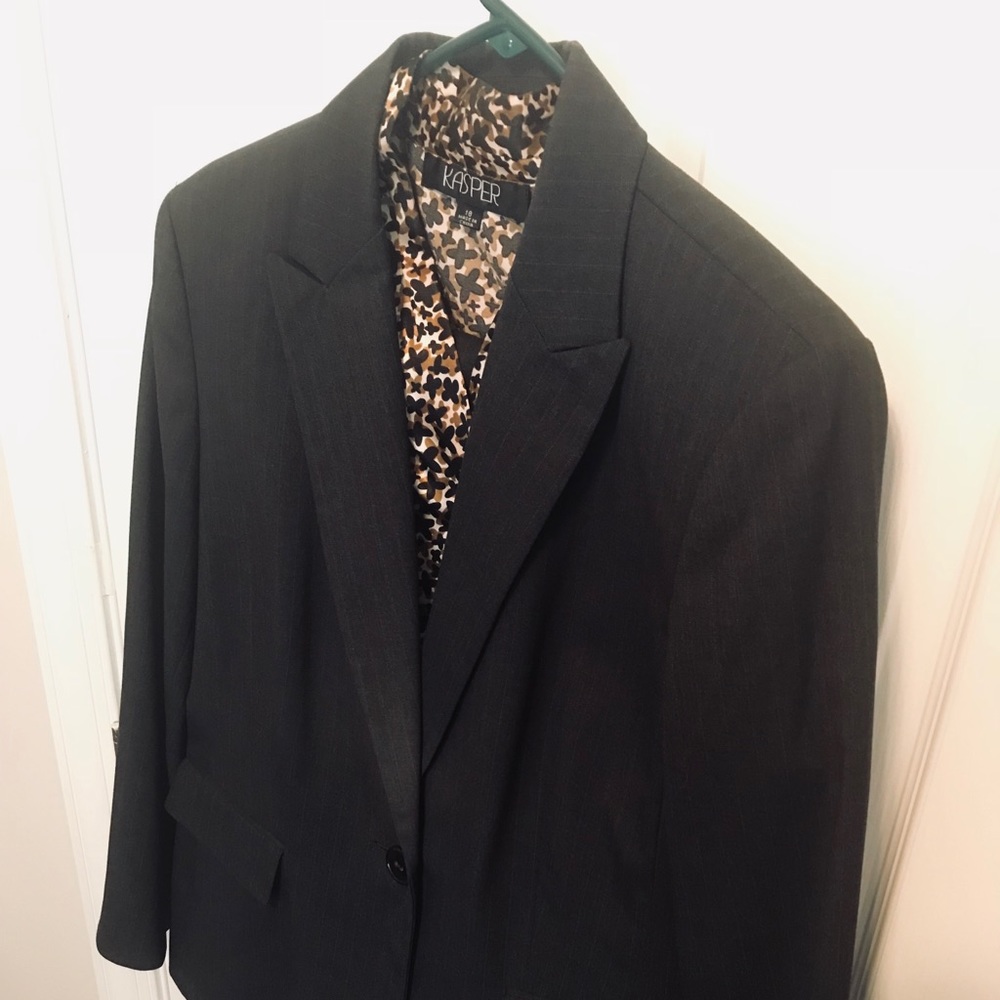 Kasper pant suit